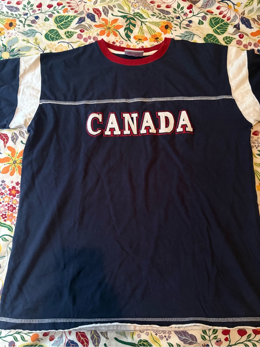 Impressions Canada vintage tee size L